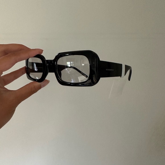NWT WeWoreWhat never worn sunglasses “the backyard” black with grey tint - Picture 3 of 4